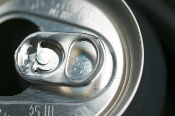 Металлические банки для напитков связаны с ожирением