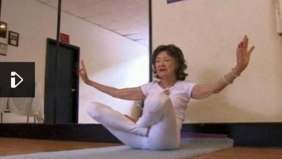 Самой пожилой преподавательнице йоги - 93!